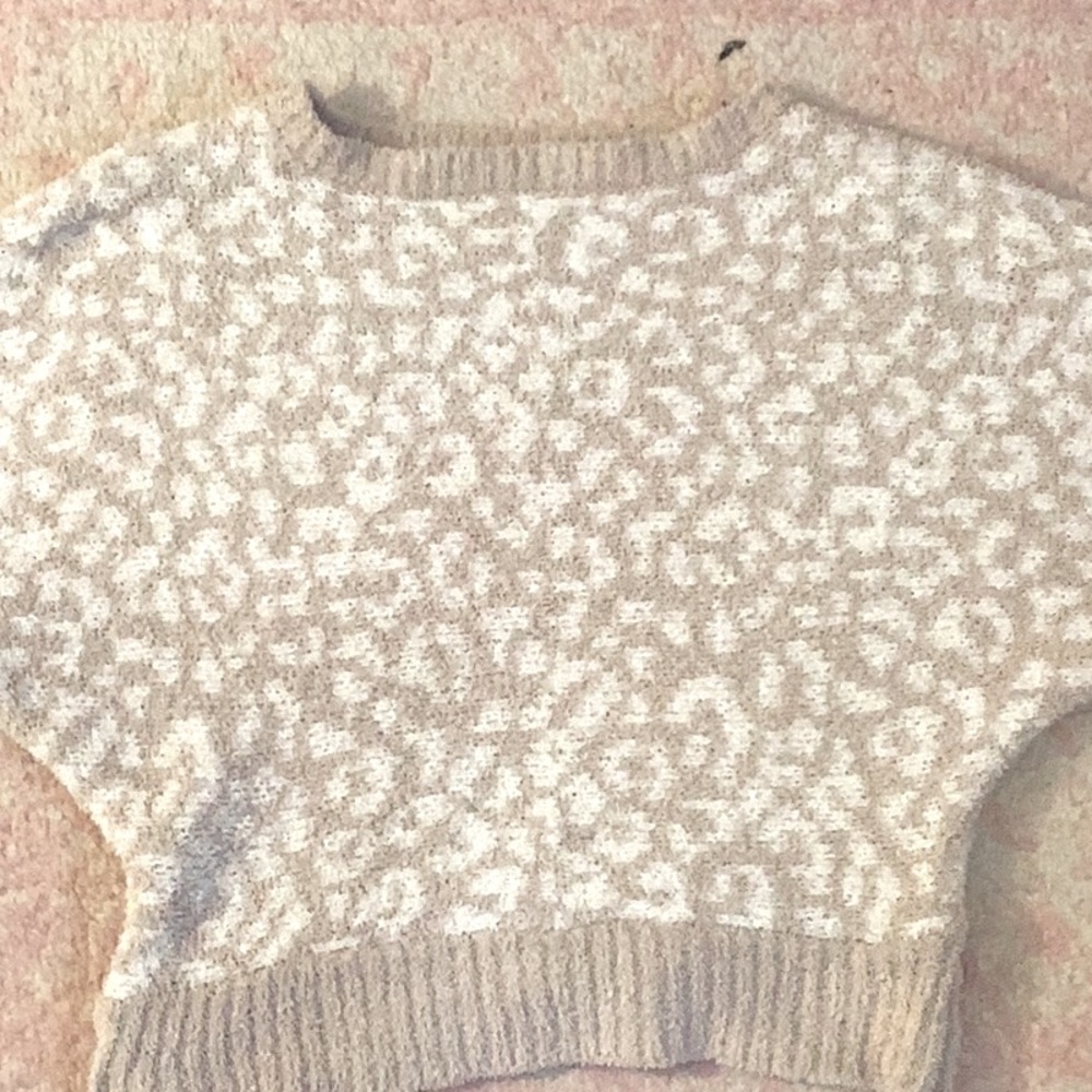 Jessica Simpson sweater